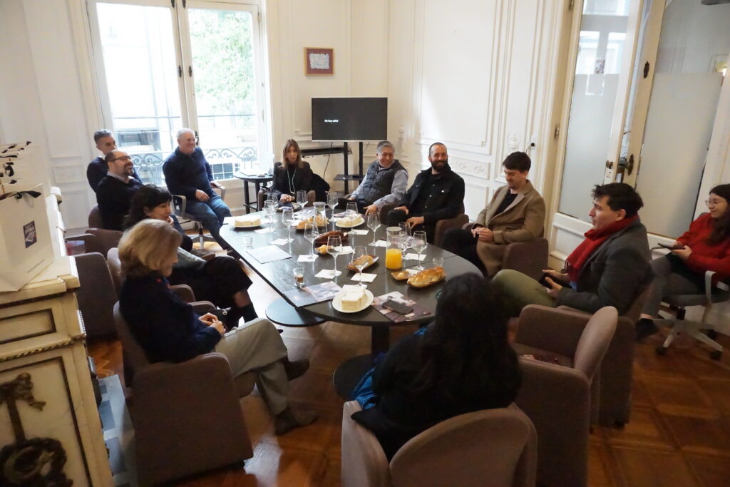 El pasado miércoles 19 de agosto tuvo lugar en FORMATO espacio (ubicado en la Sociedad Central de Arquitectos) la tercera edición de encuentros profesionales con Grupo Dema. Esta serie de actividades tiene como objetivo seguir impulsando un espacio de intercambio entre profesionales e industria.