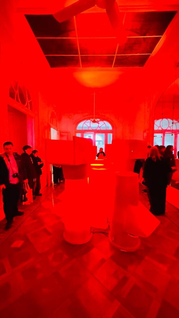 Durante el Open House BA, las oficinas de Guía de la Construcción en la SCA se iluminaron con "CONSTRUYENDO LUZ" 1 Luz